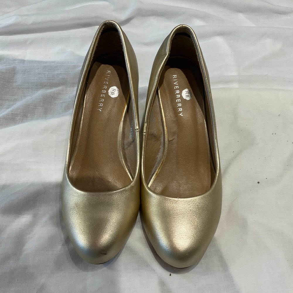 Gold Wedge Riverberry women's size 6